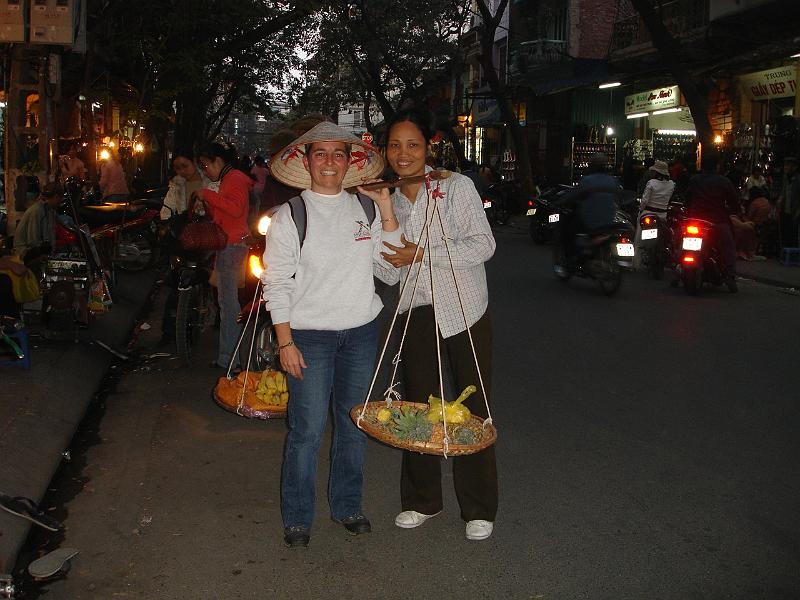 005- Hanoi en soiree.JPG - Hanoi en soirée